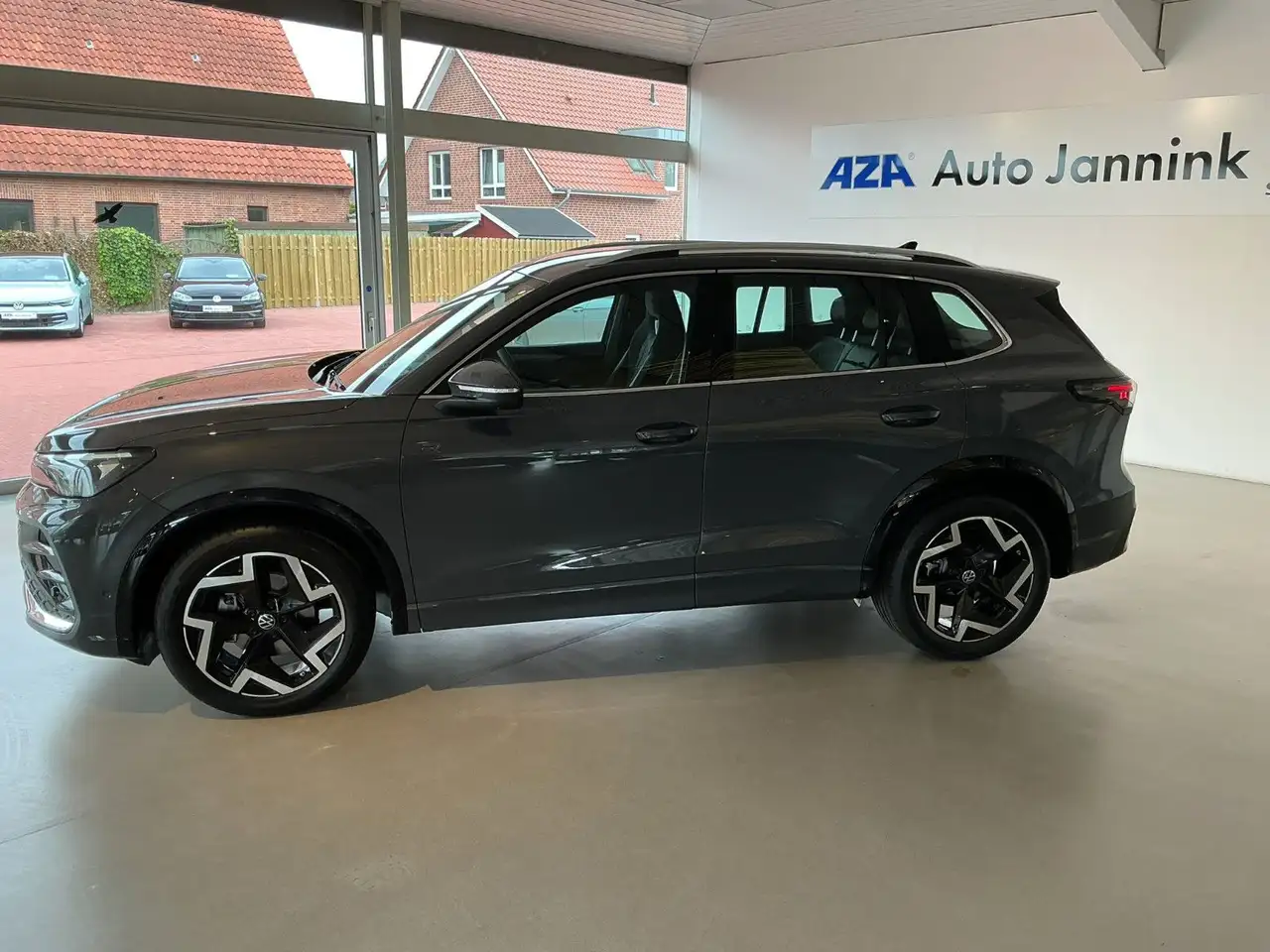 Volkswagen Tiguan 9