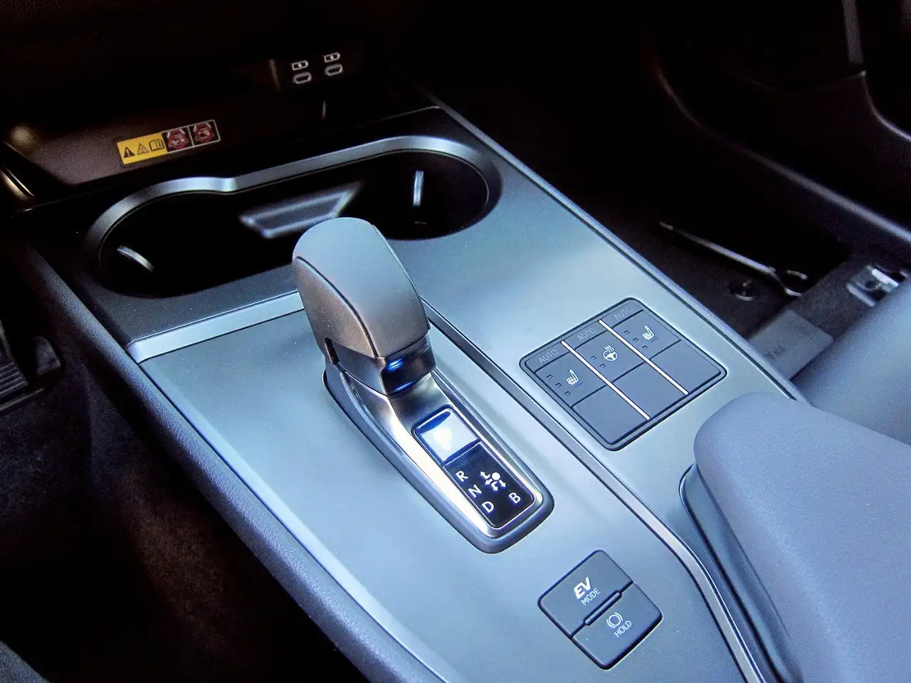 Lexus UX 8