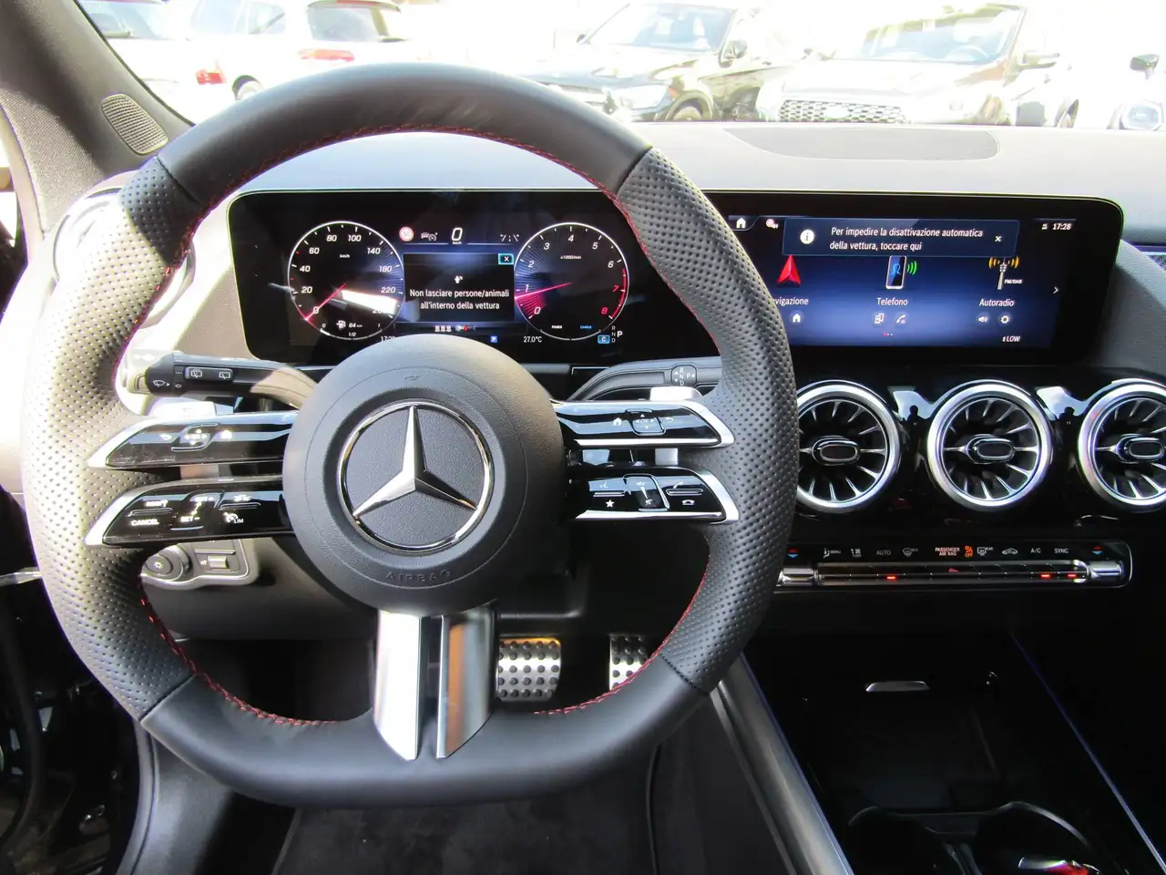 Mercedes-Benz GLA 200 8