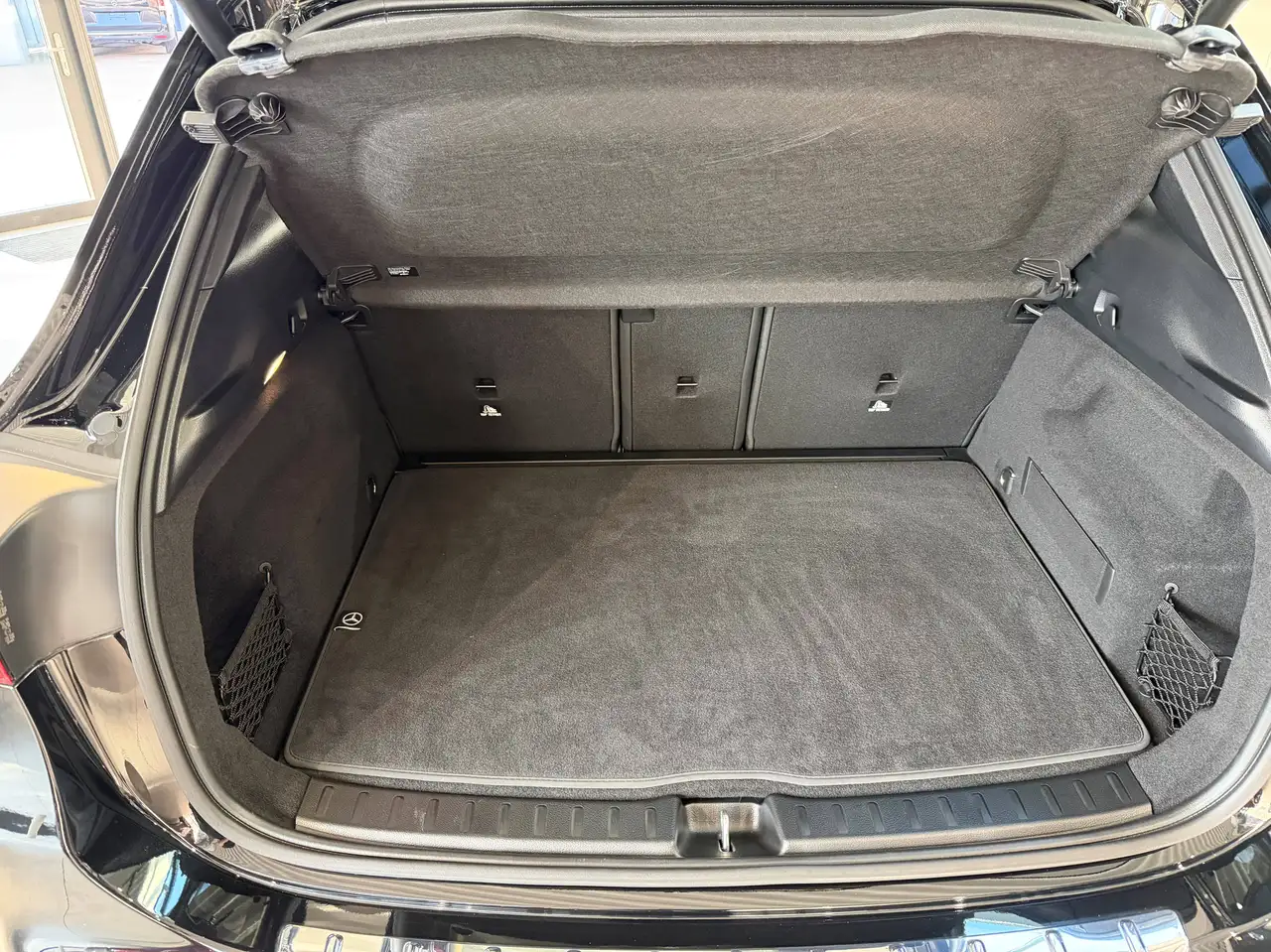 Mercedes-Benz GLA 180 8