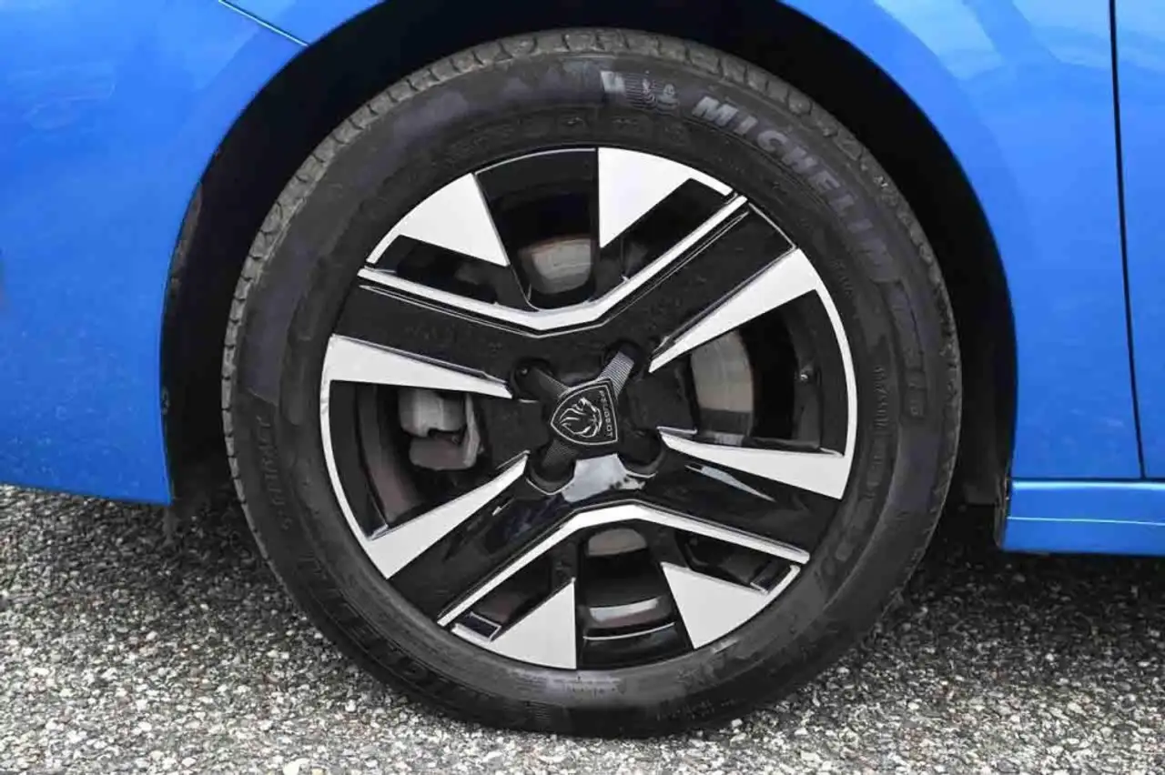 Peugeot 208 6