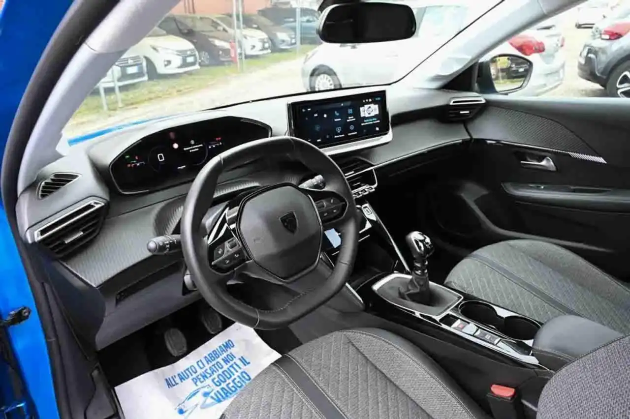 Peugeot 208 8