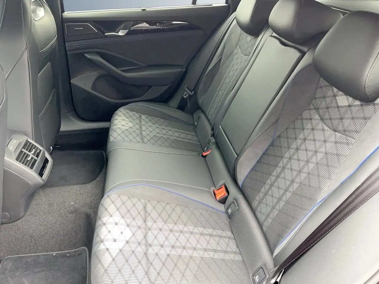 Volkswagen Passat 13