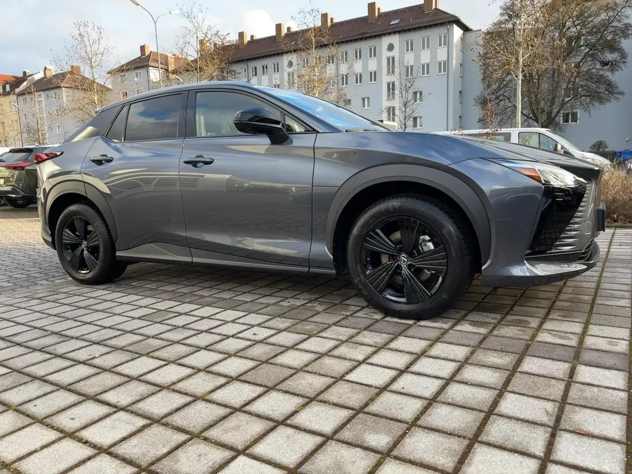 Lexus RZ 350 2