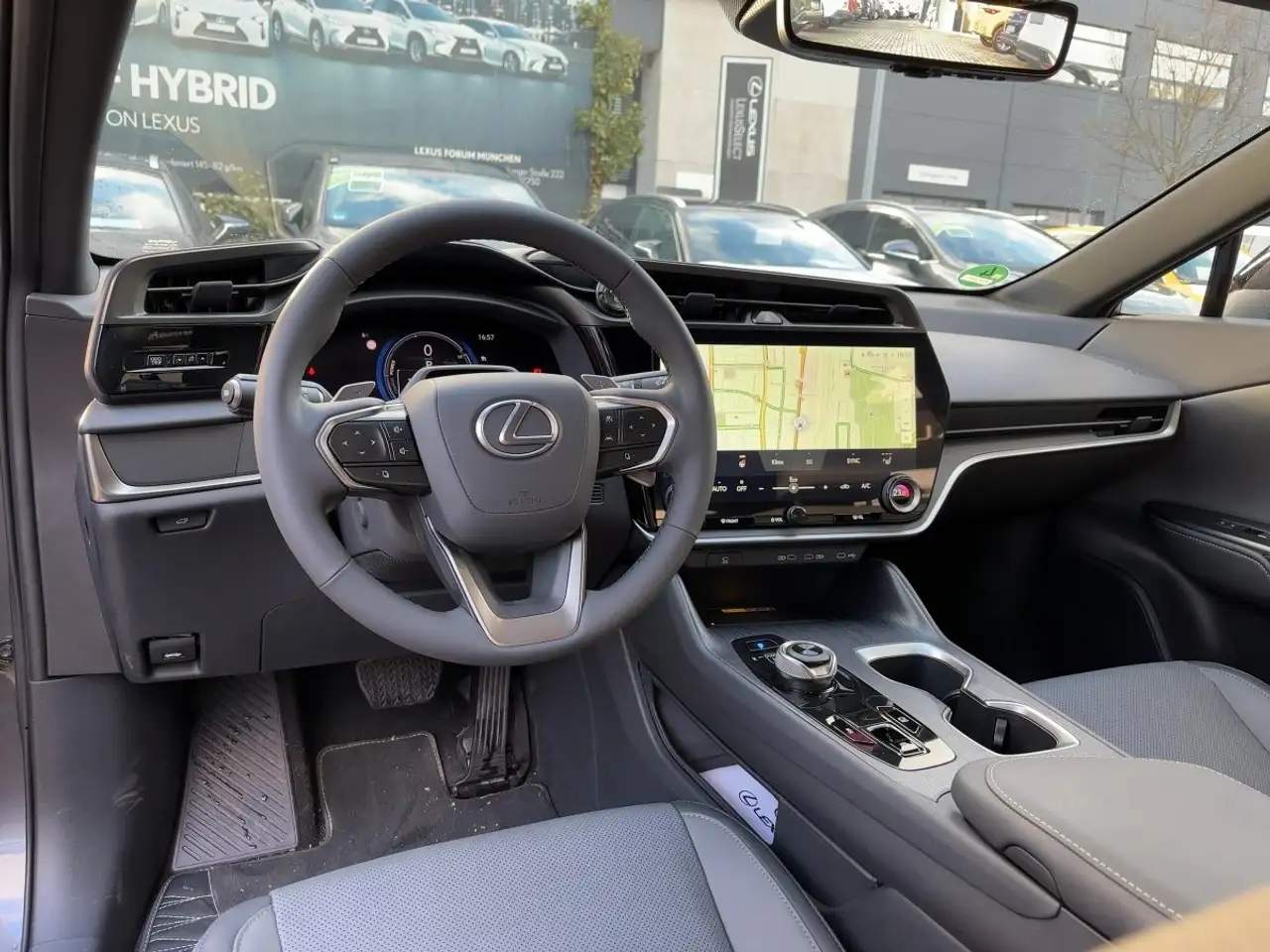 Lexus RZ 350 10