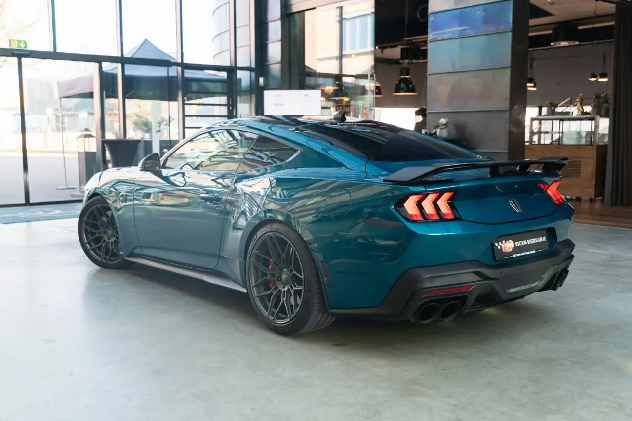 Ford Mustang 6