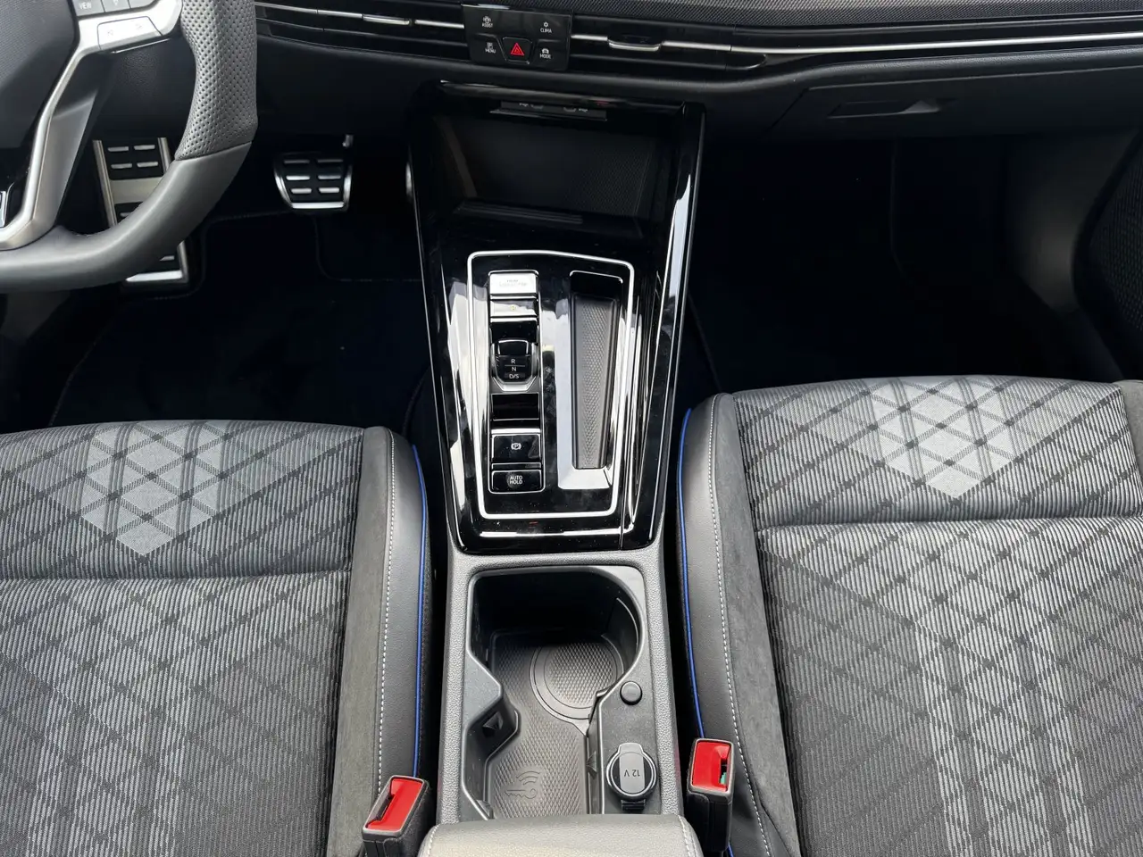 Volkswagen Golf 16