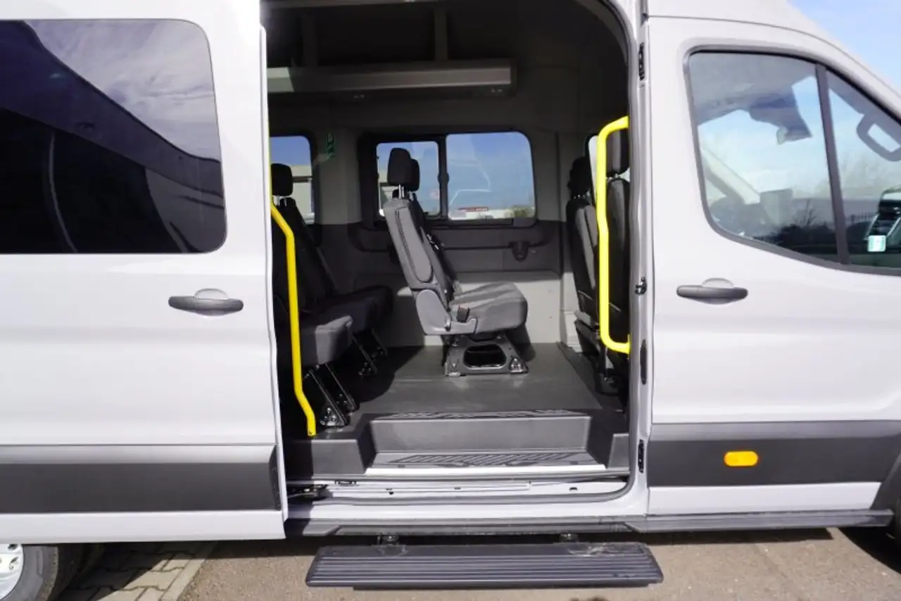 Ford Transit 9