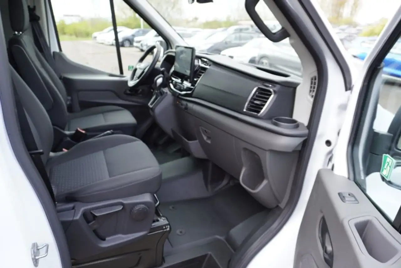 Ford Transit 8