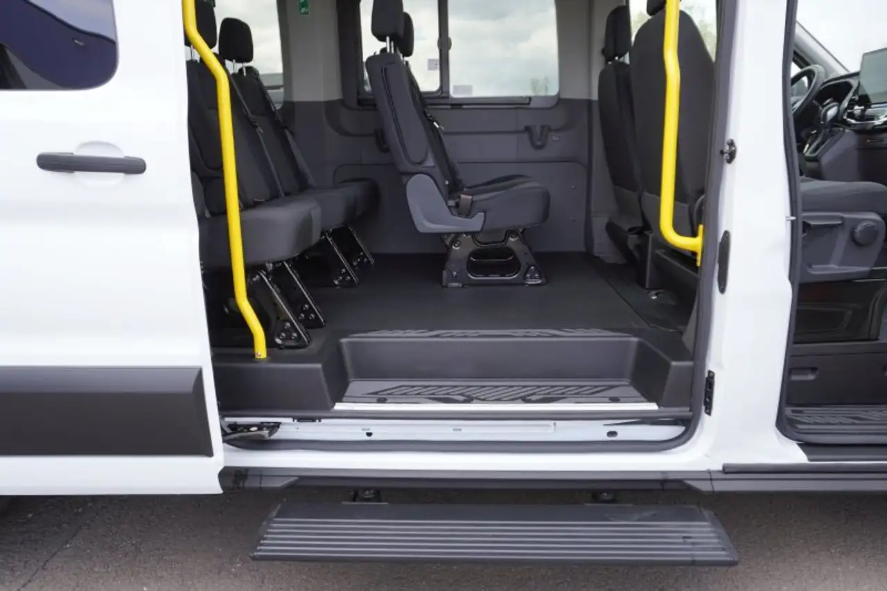 Ford Transit 9