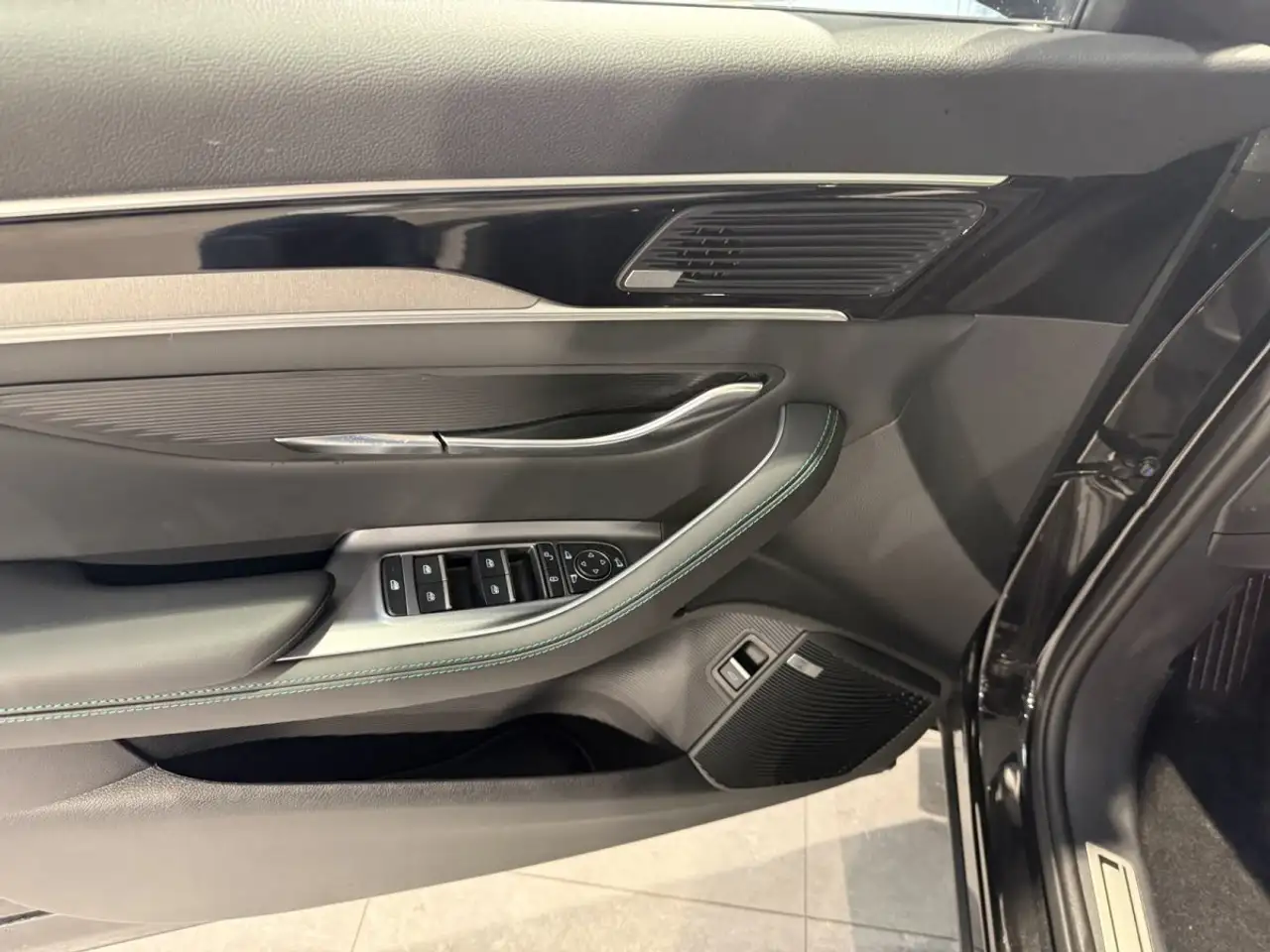 BYD Seal 9