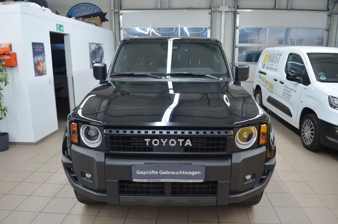Toyota Land Cruiser 2