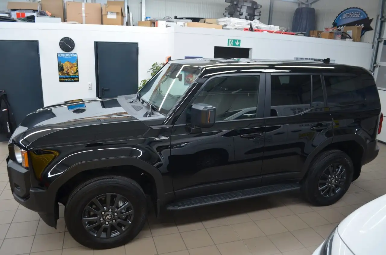 Toyota Land Cruiser 4