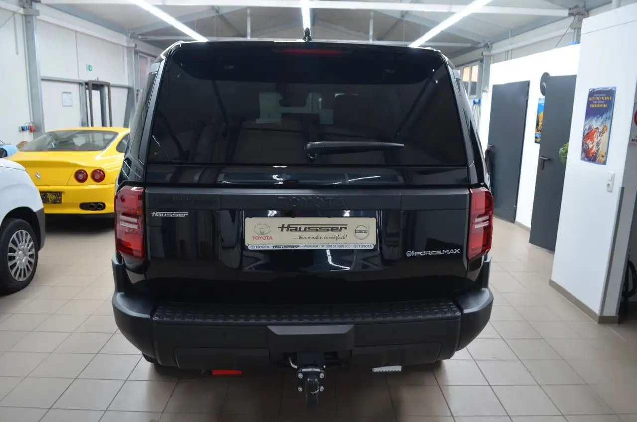 Toyota Land Cruiser 7