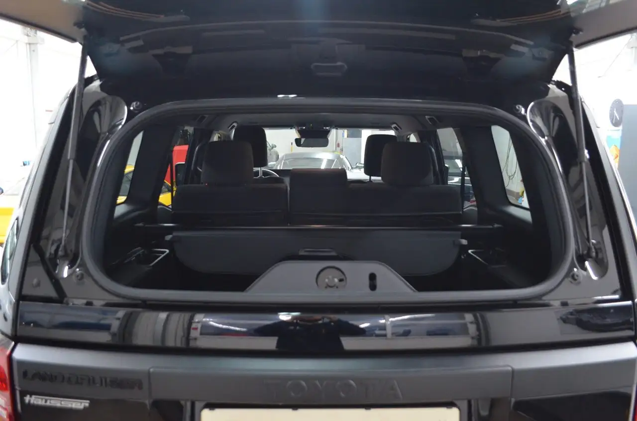 Toyota Land Cruiser 9