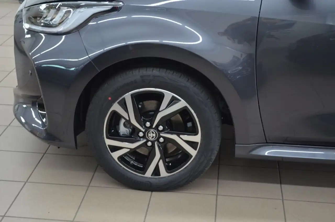 Toyota Yaris 5