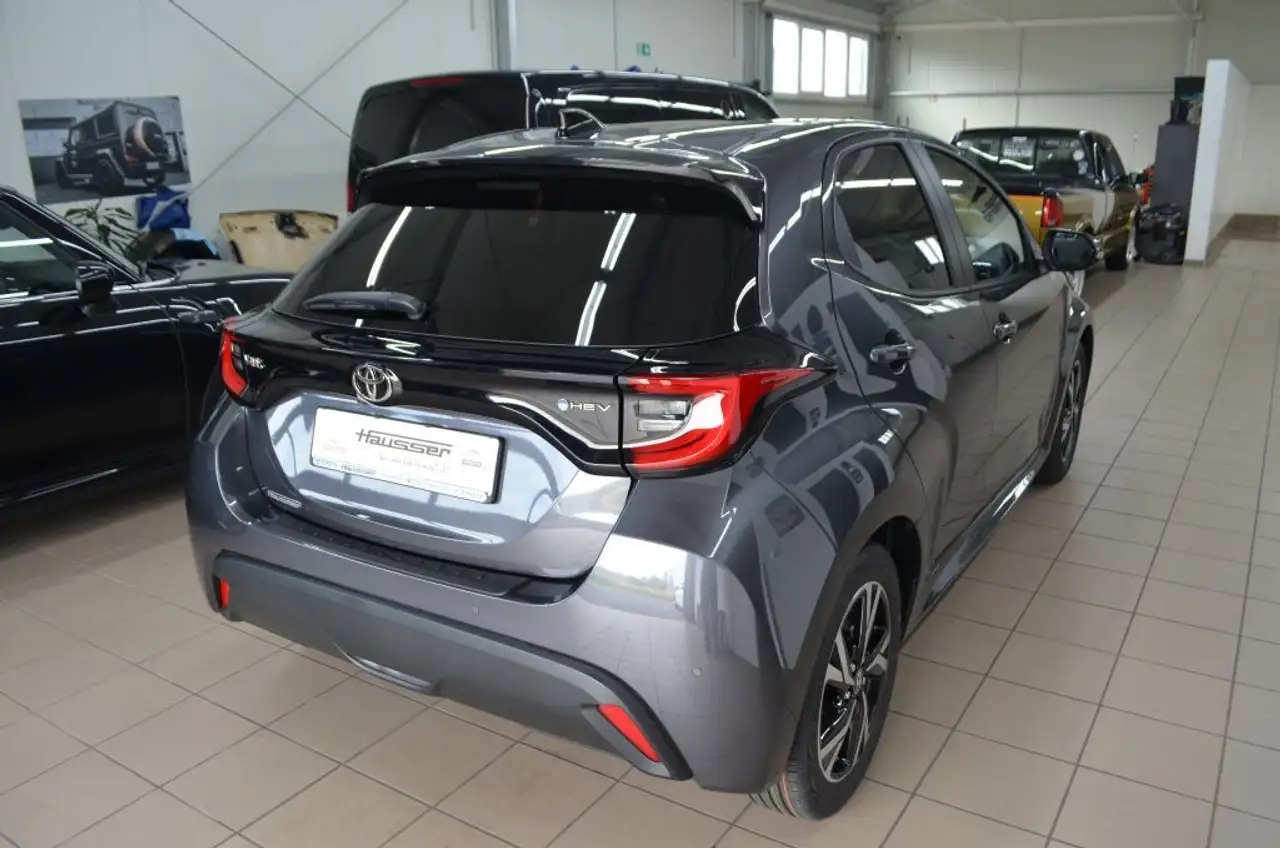 Toyota Yaris 8