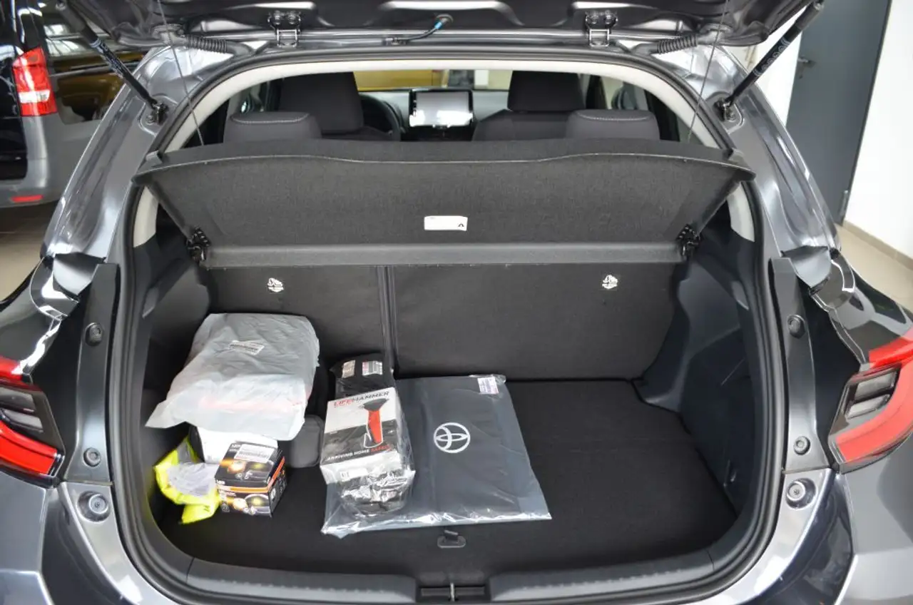Toyota Yaris 9