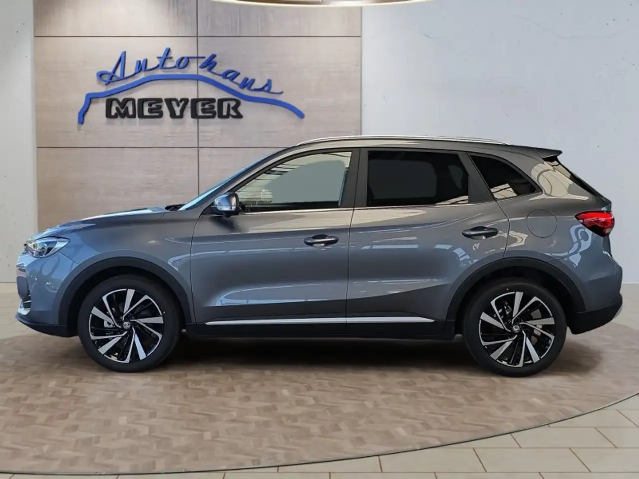 MG ZS Luxury 2