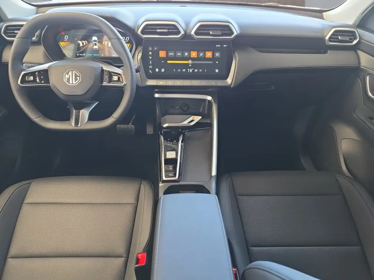 MG ZS Luxury 10