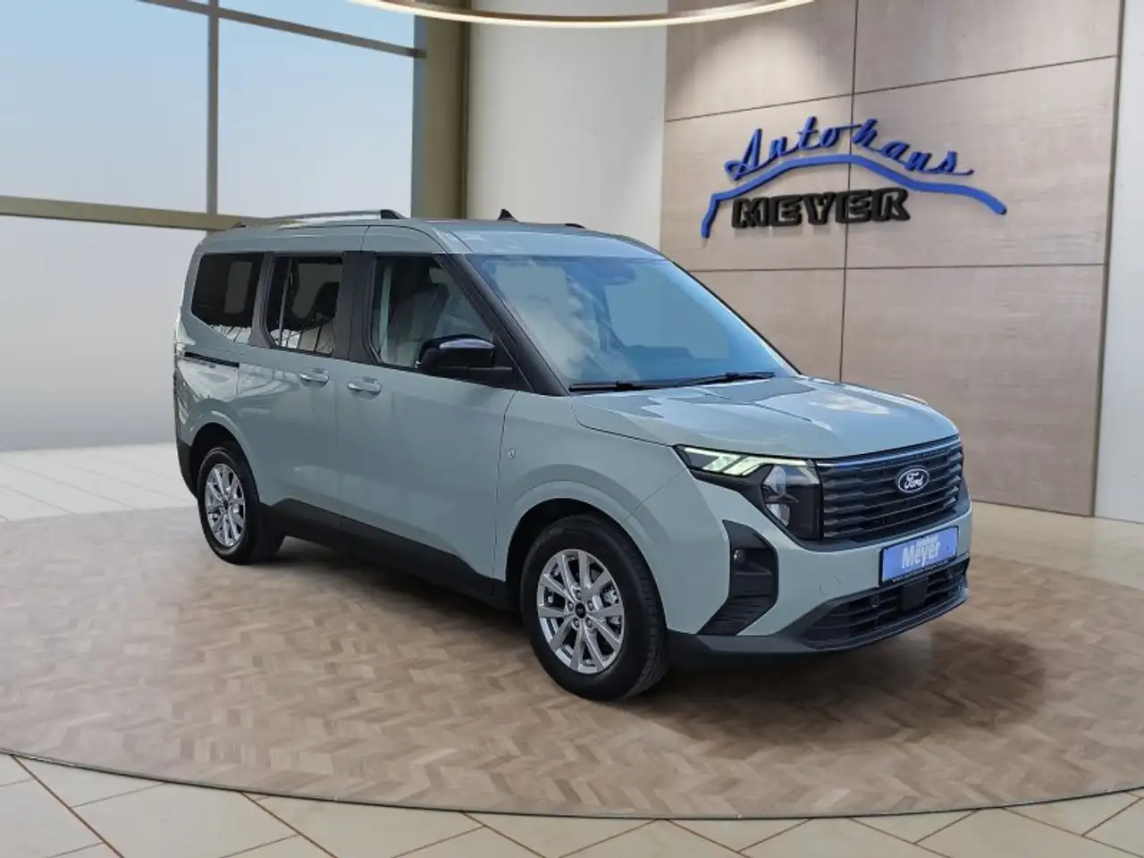 Ford Tourneo 8