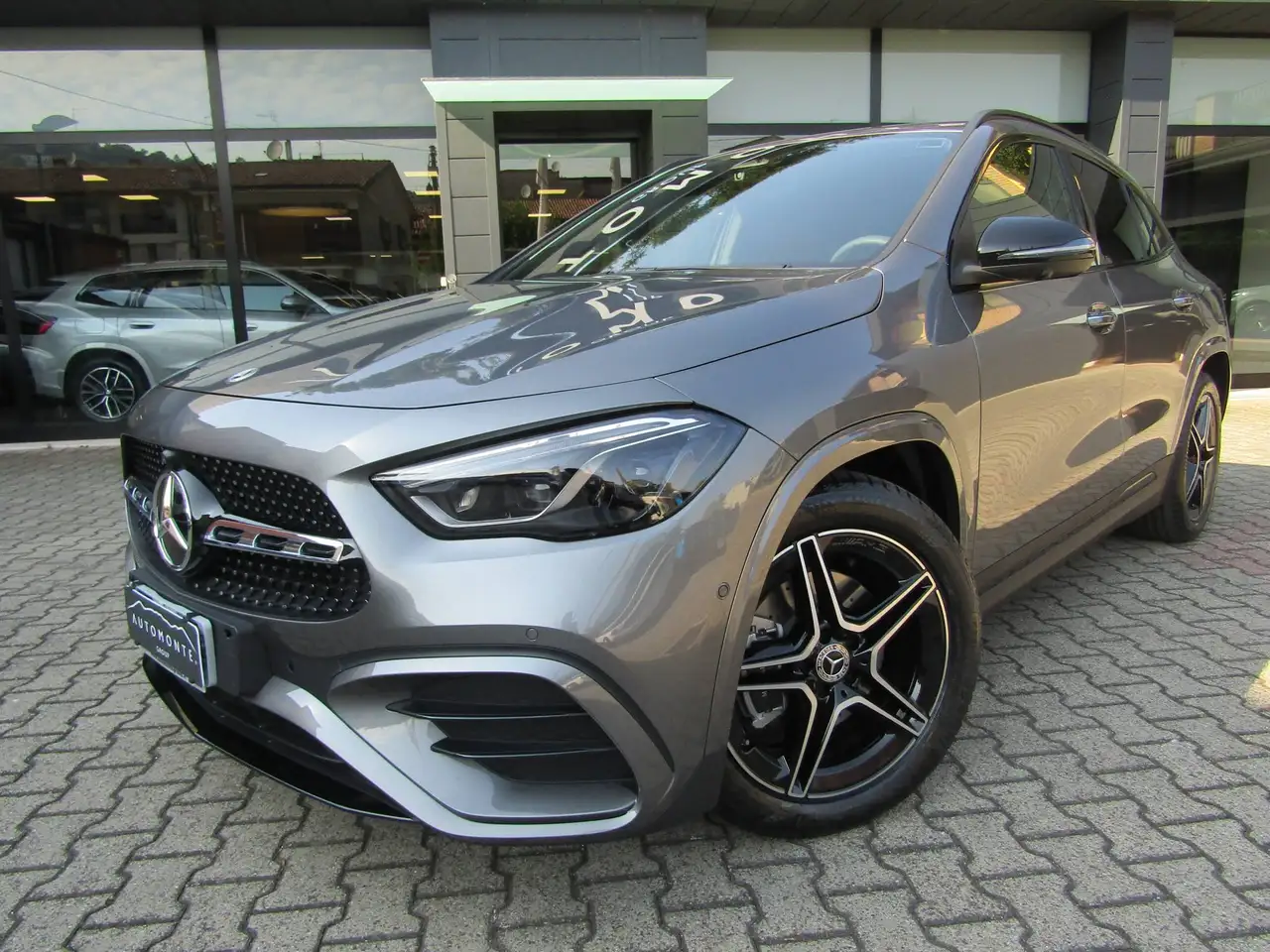 Mercedes-Benz GLA 200 5