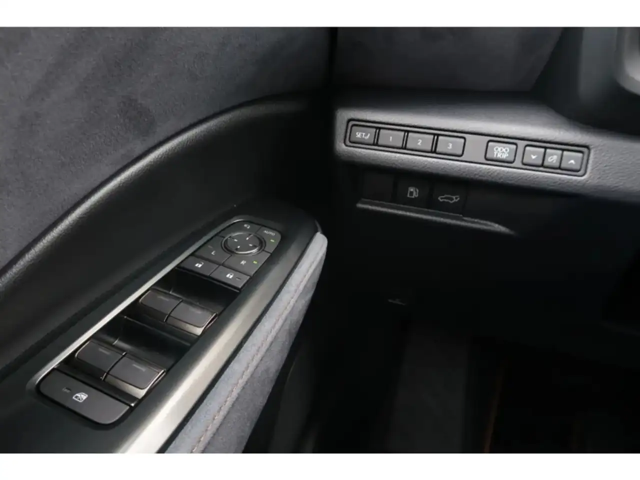 Lexus LBX 12