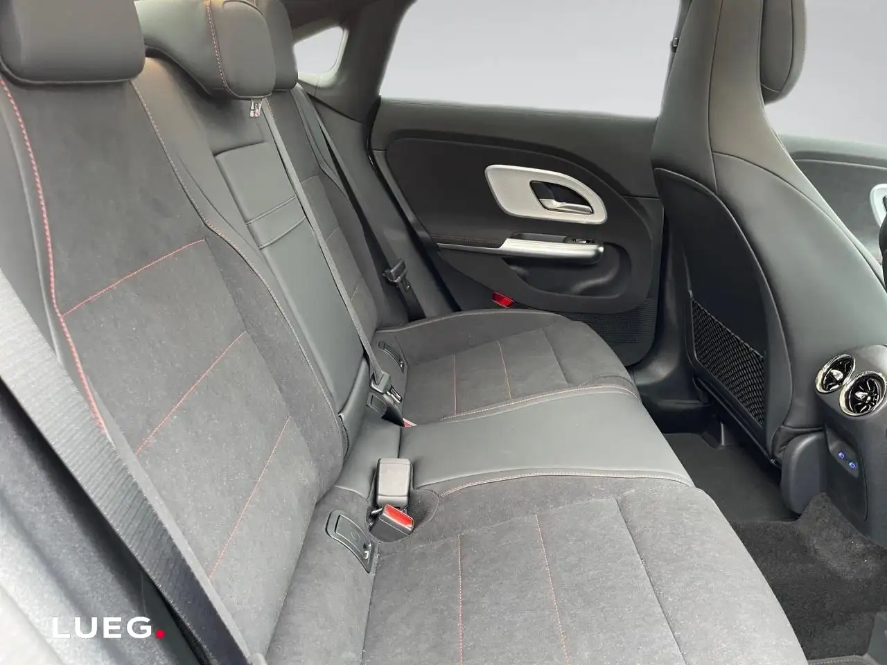 Mercedes-Benz CLA 200 13