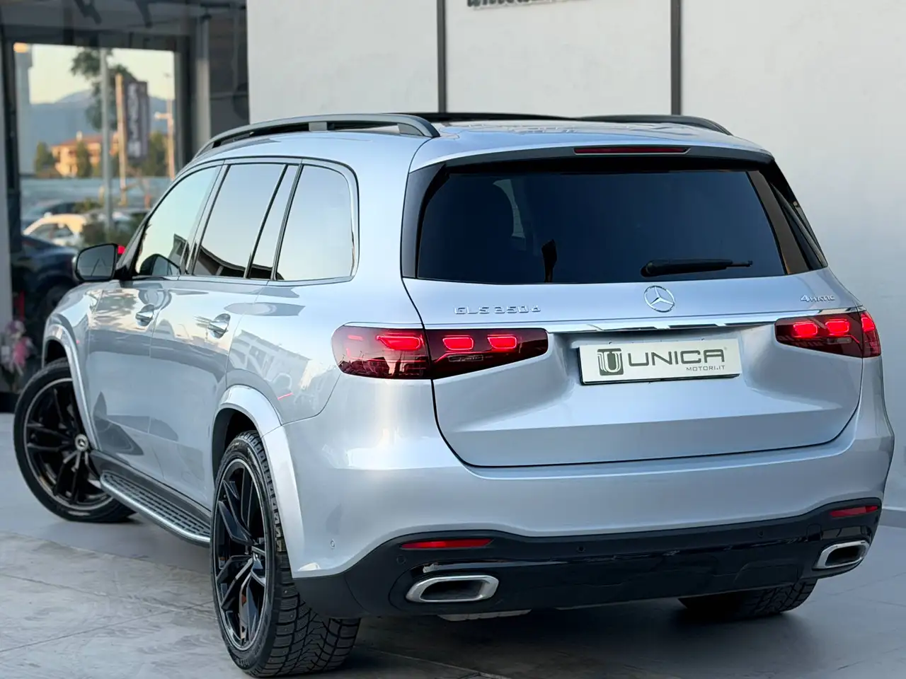 Mercedes-Benz GLS 350 11