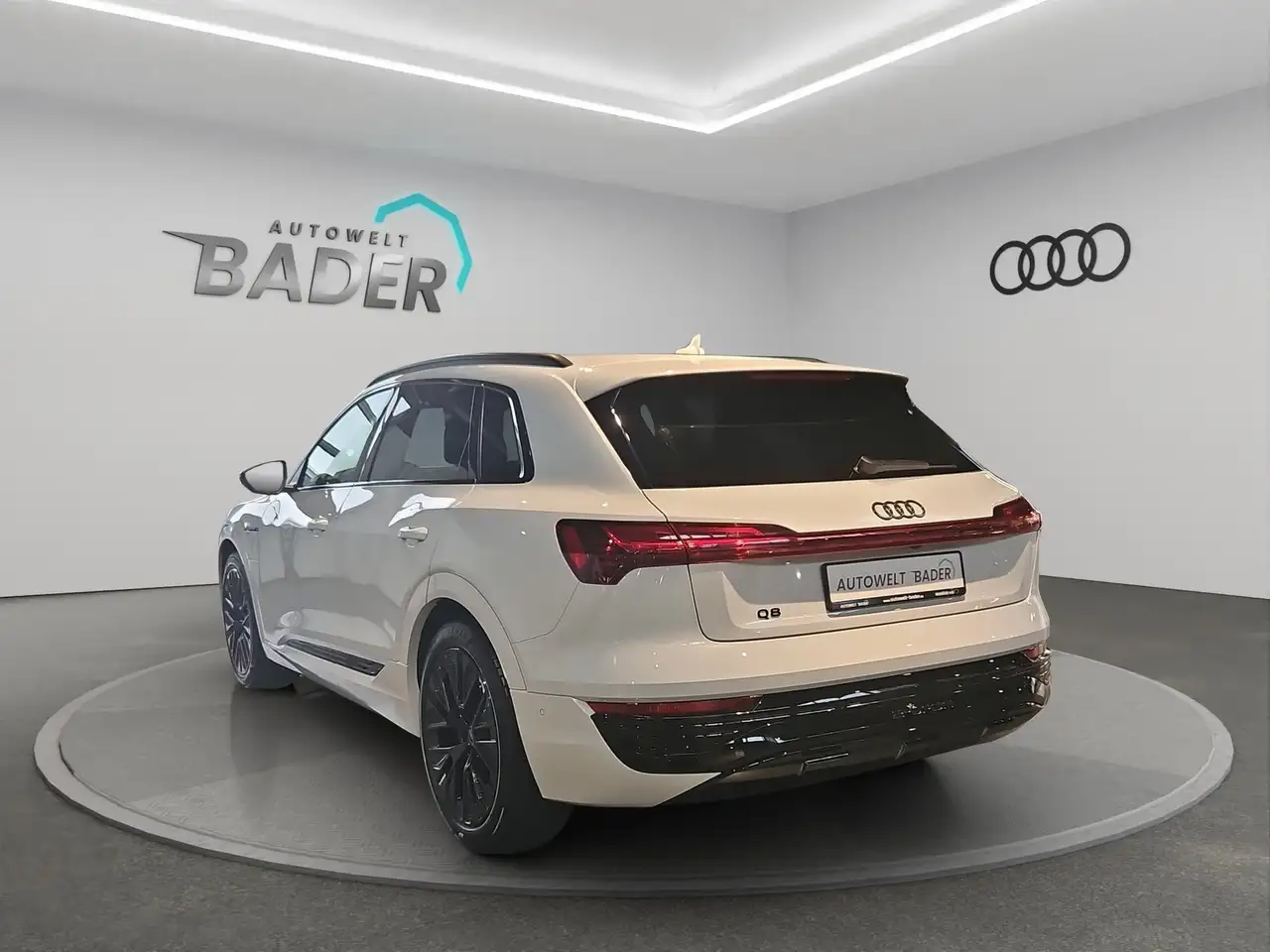 Audi Q8 4