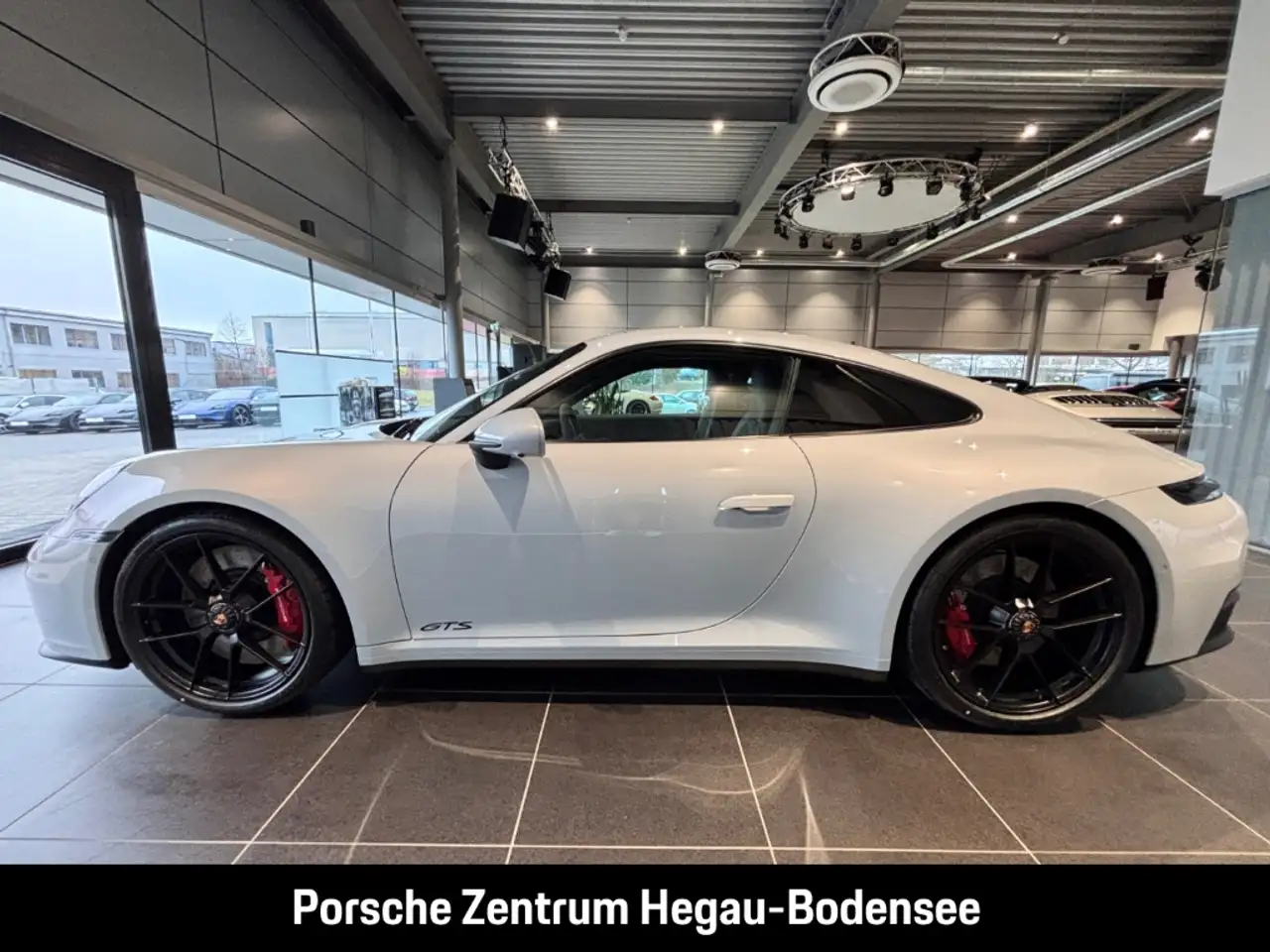 Porsche 992 911 2