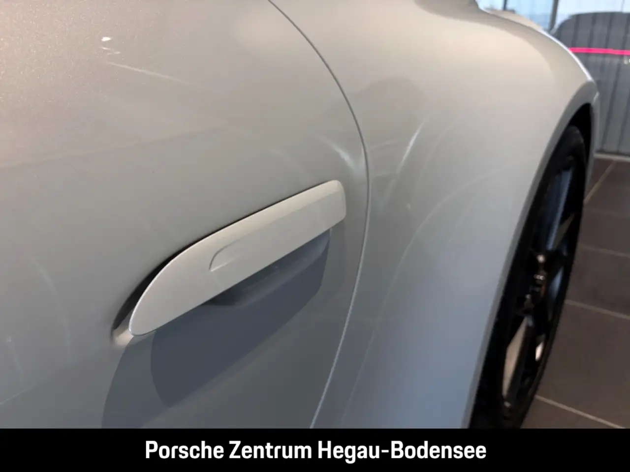 Porsche 992 911 10