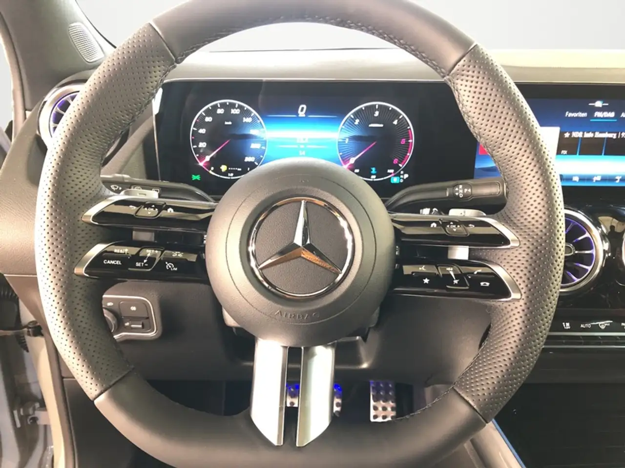 Mercedes-Benz GLA 200 14