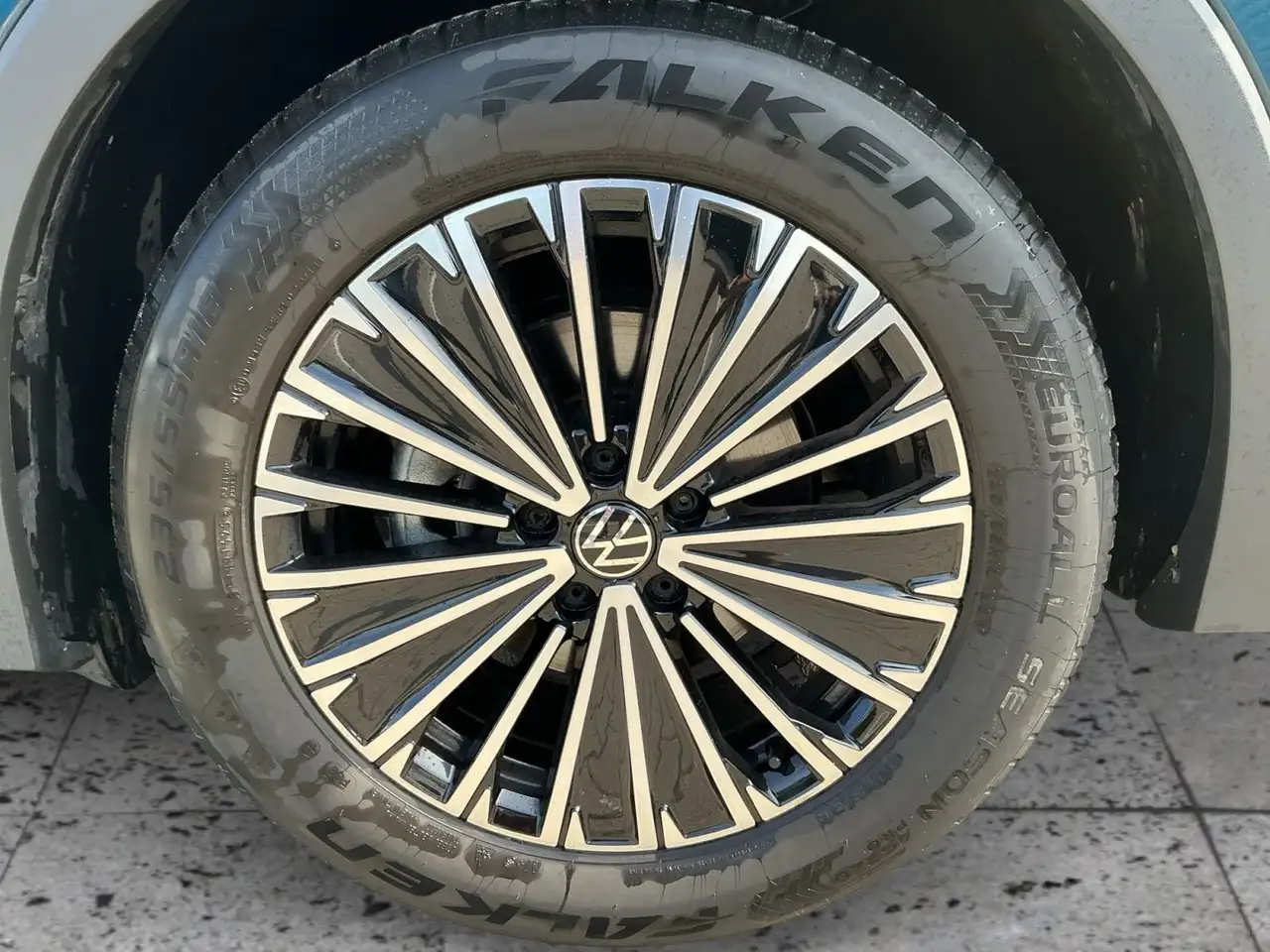 Volkswagen Tiguan 8