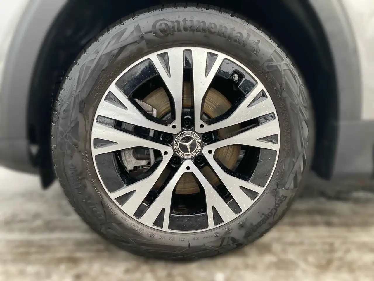 Mercedes-Benz GLB 220 7