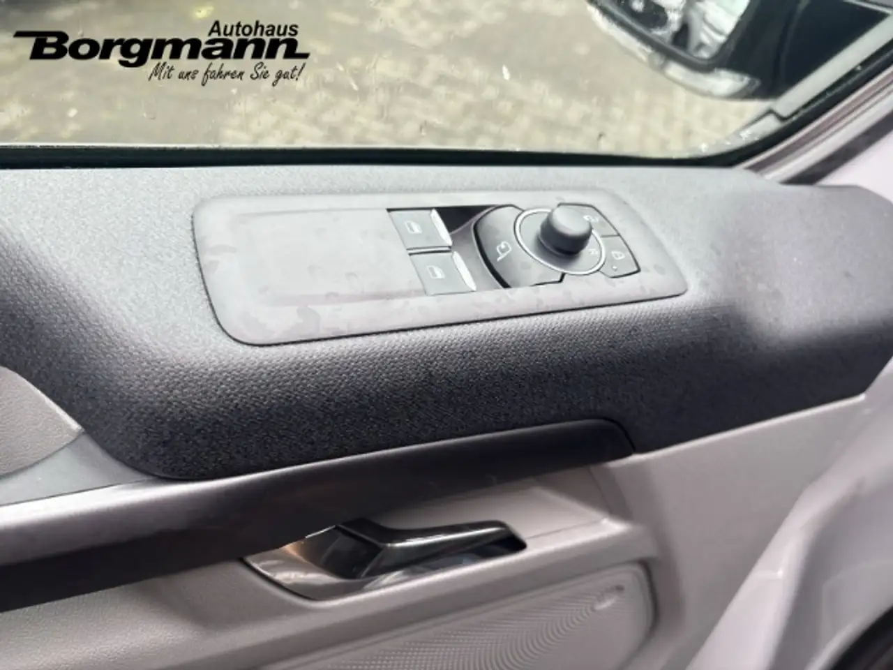Ford Tourneo 8