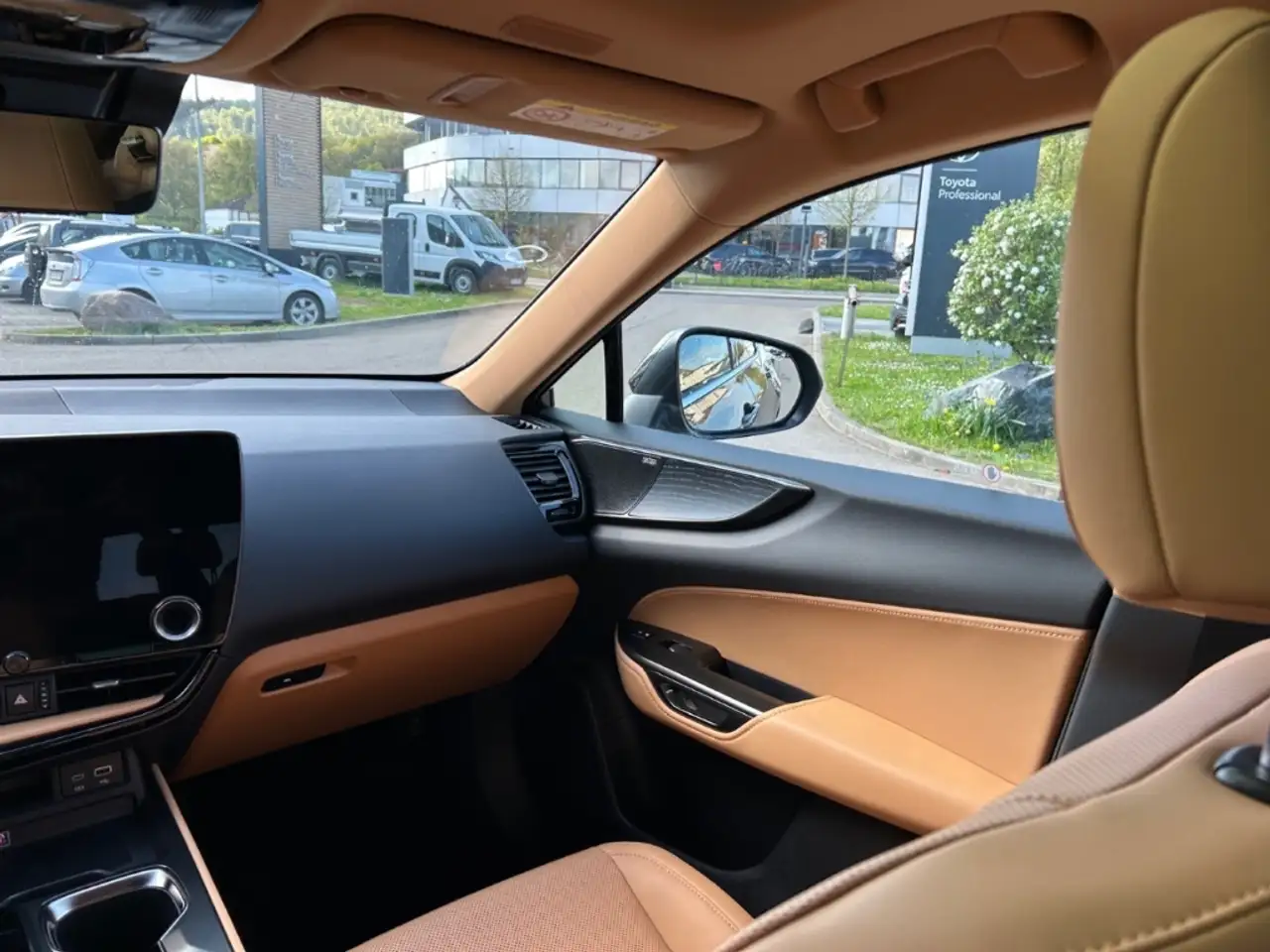 Lexus NX 14