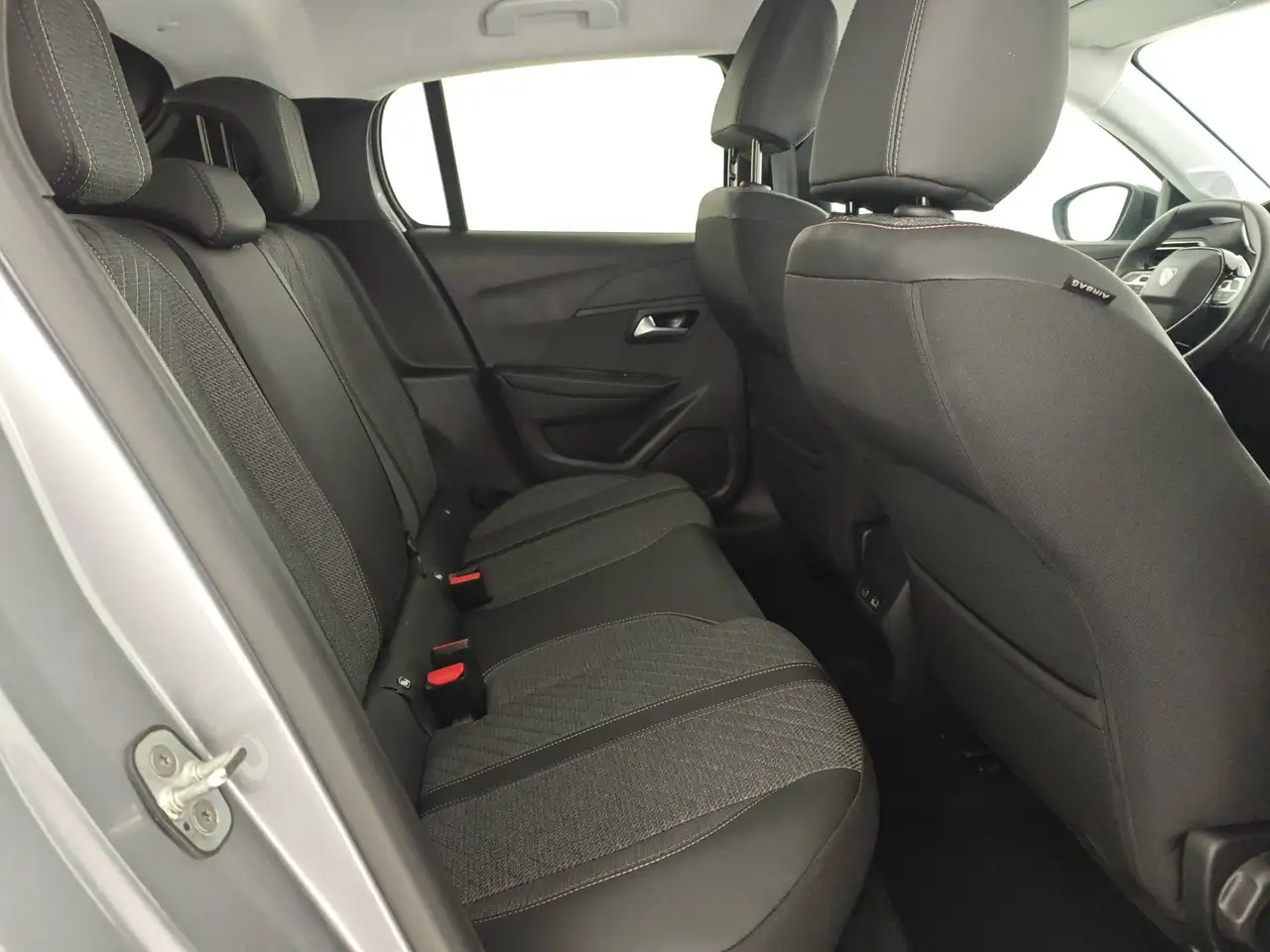 Peugeot 208 7