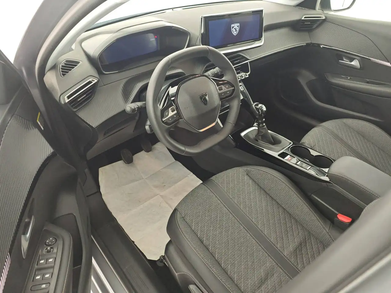 Peugeot 208 11