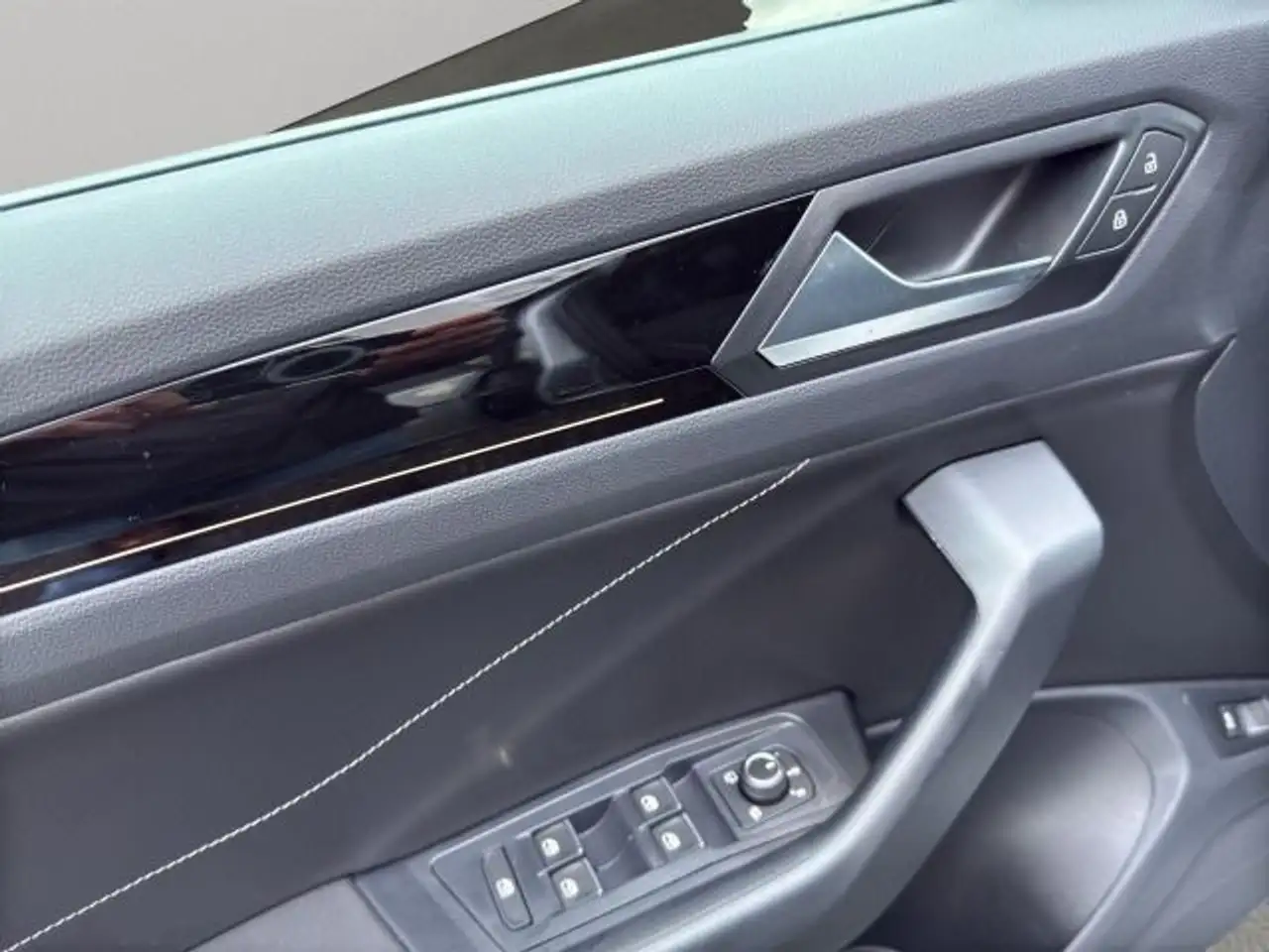 Volkswagen T-Roc 13