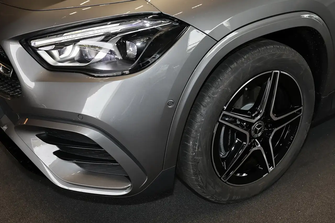 Mercedes-Benz GLA 200 3