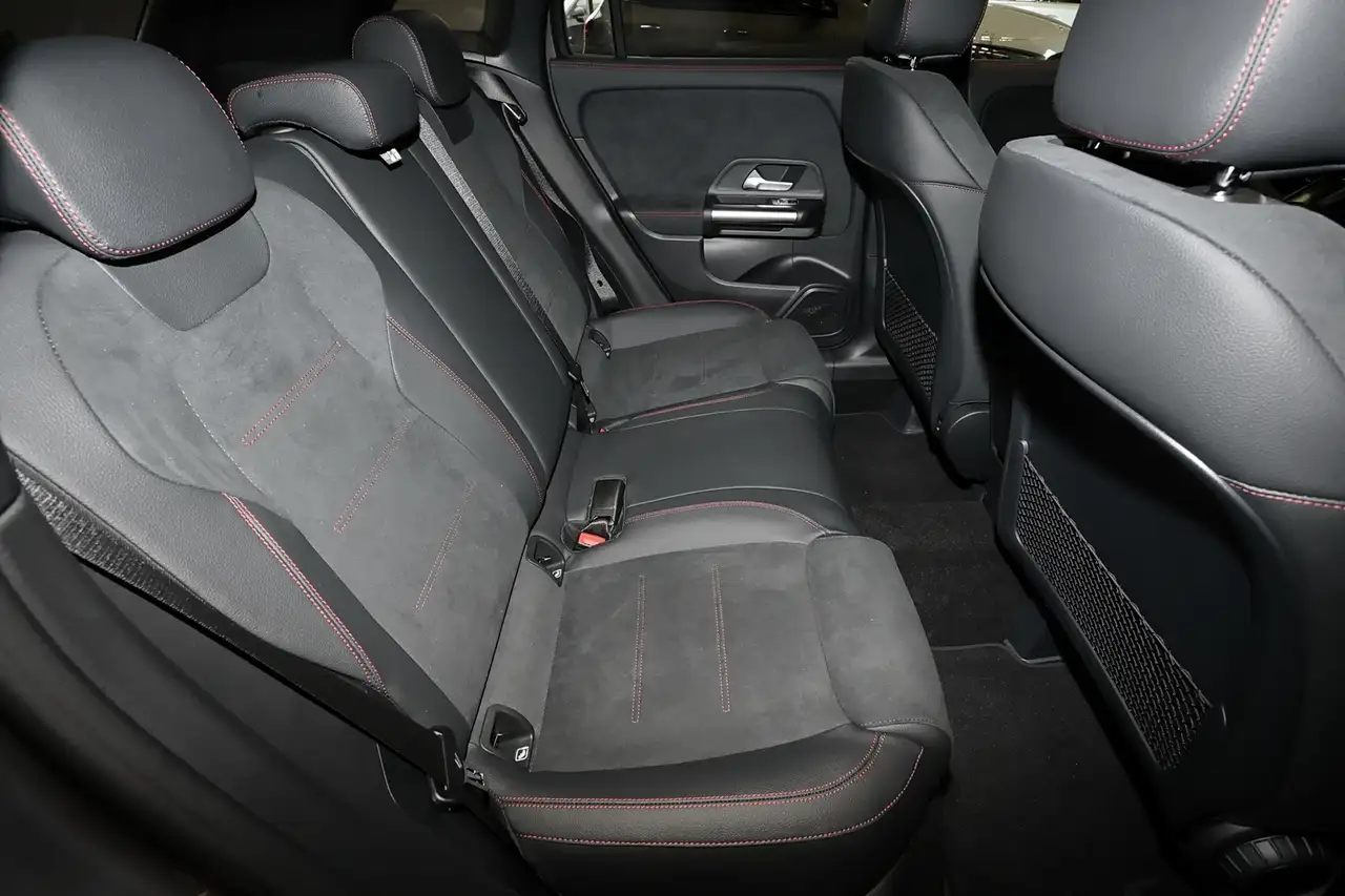 Mercedes-Benz GLA 200 6