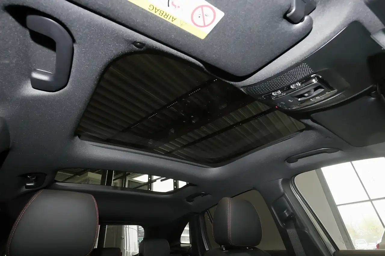 Mercedes-Benz GLA 200 7