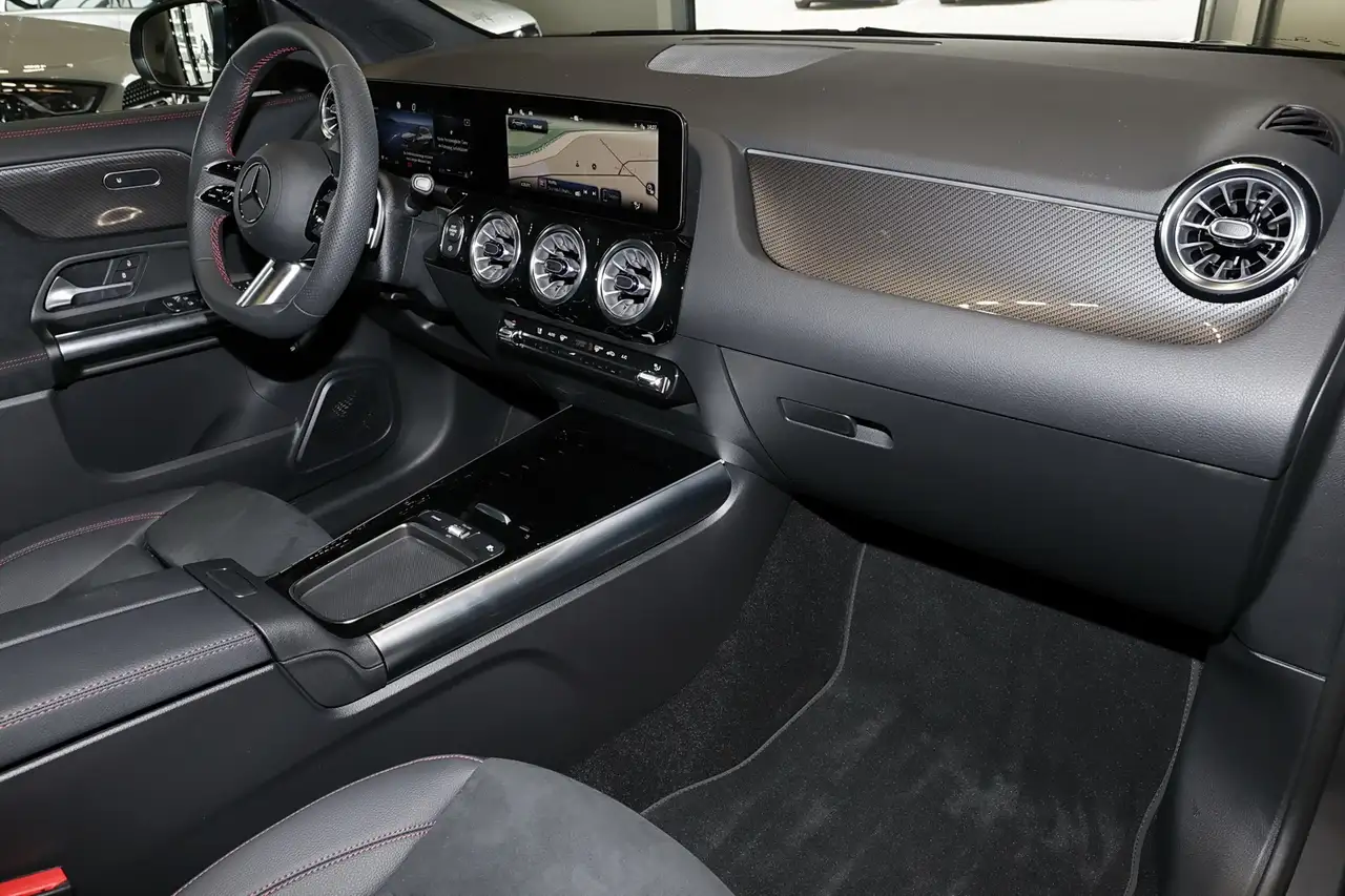 Mercedes-Benz GLA 200 8