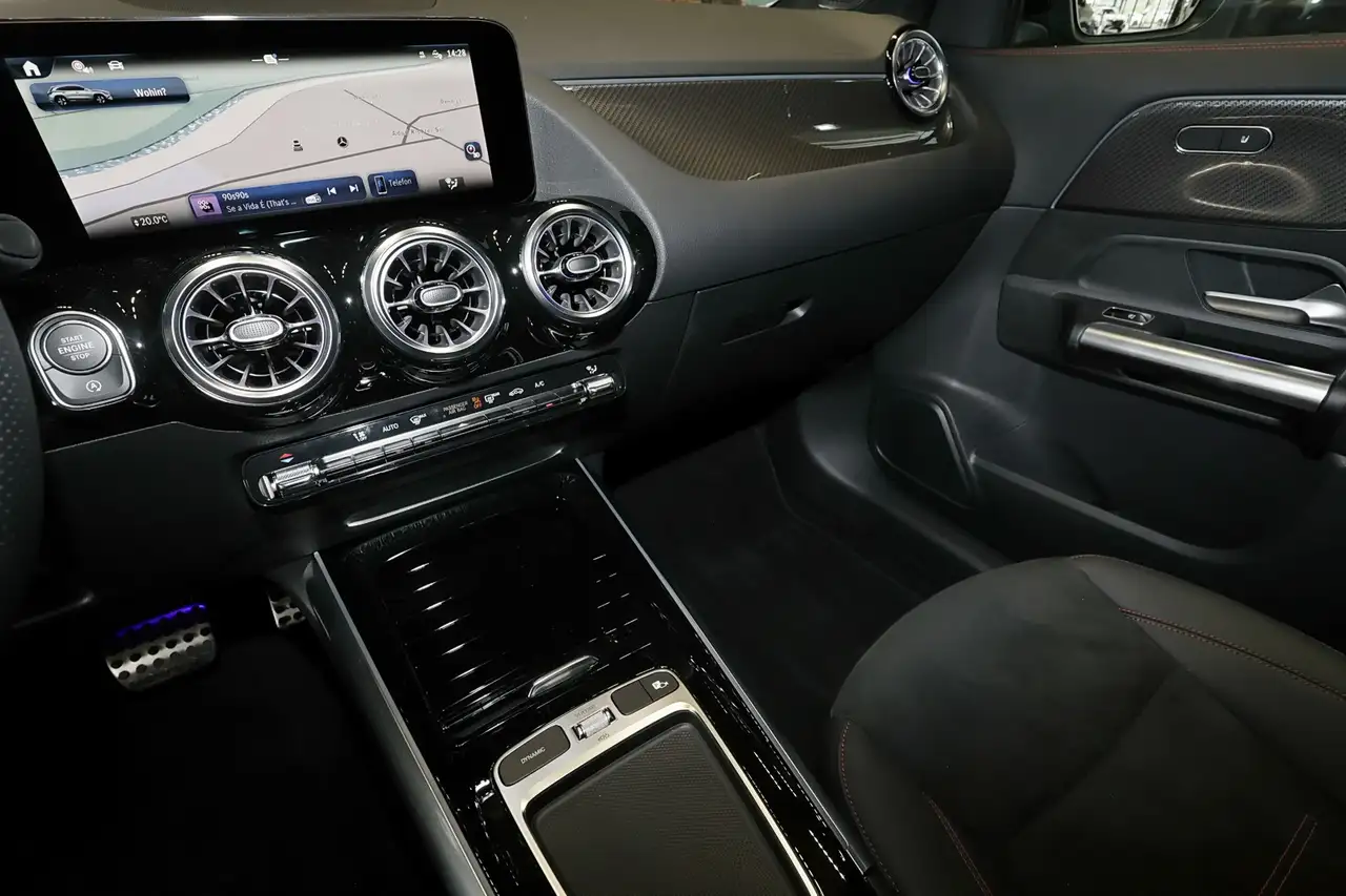 Mercedes-Benz GLA 200 10