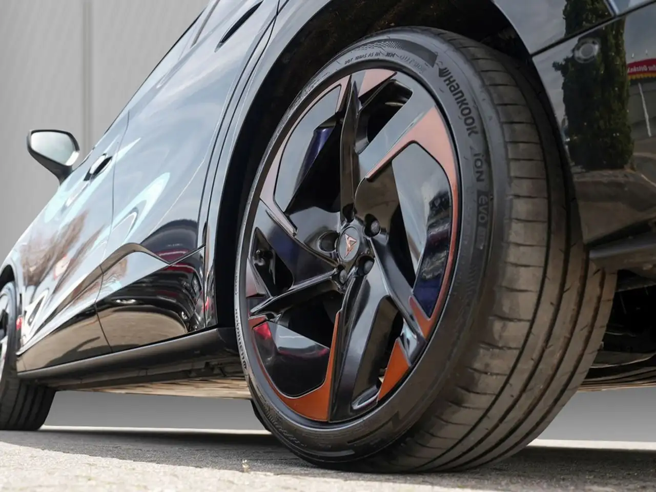 Cupra Tavascan 8