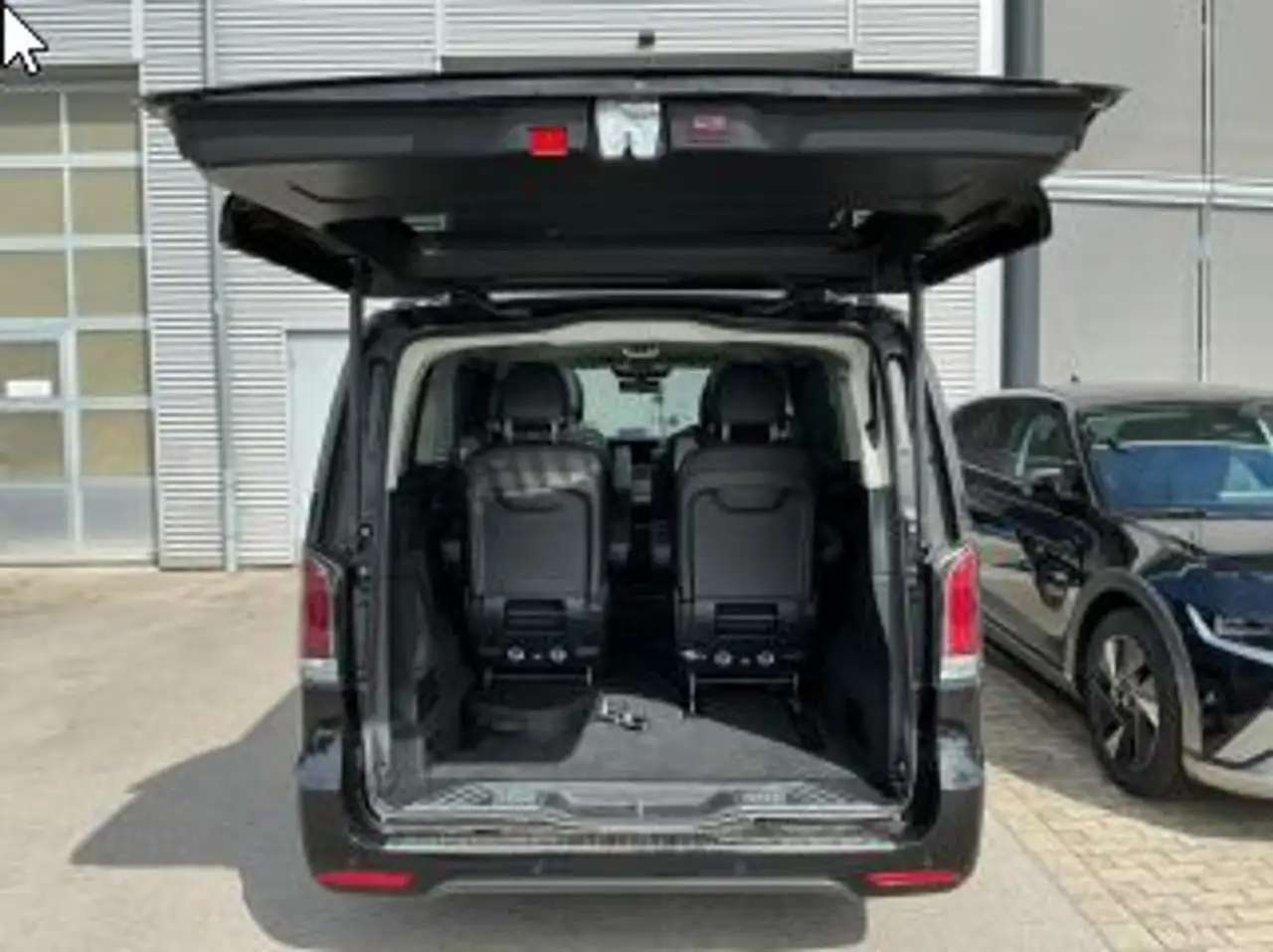 Mercedes-Benz EQV 300 8
