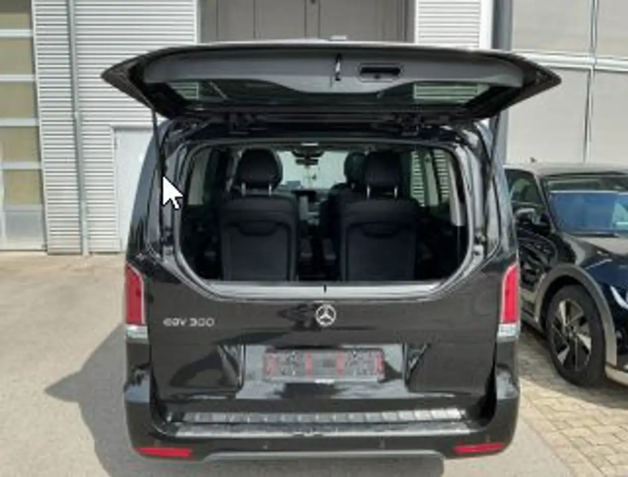Mercedes-Benz EQV 300 11