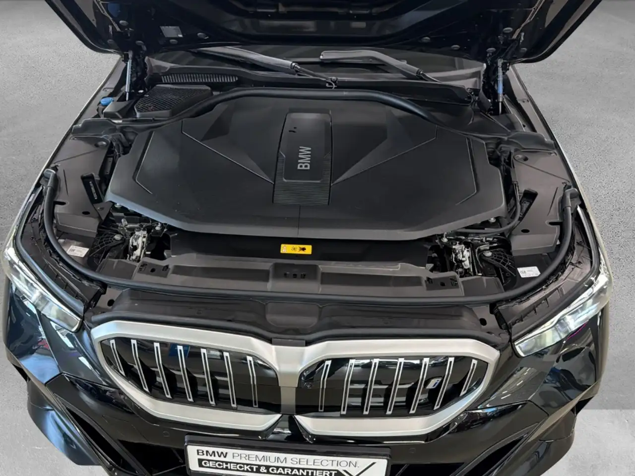 BMW i5 14