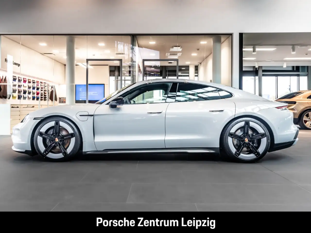 Porsche Taycan 4 2